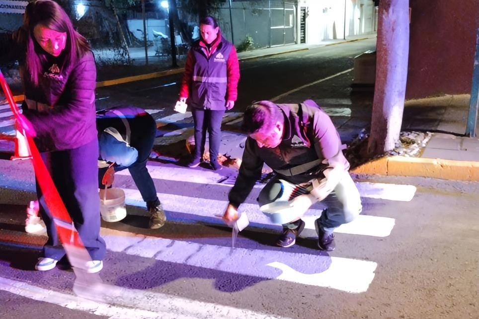 Cuadrillas municipales de Tlaxcala realizan labores nocturnas para mejorar la imagen urbana en la capital